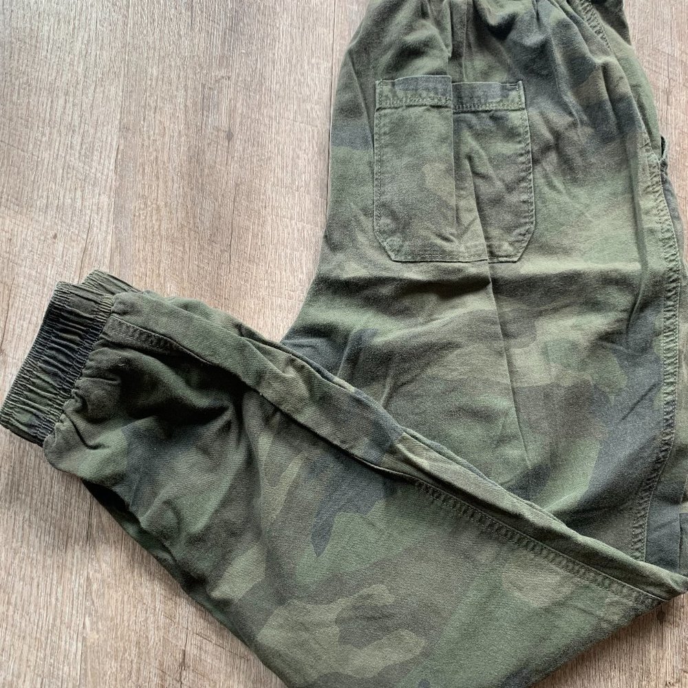Hollister Camo High Rise Joggers